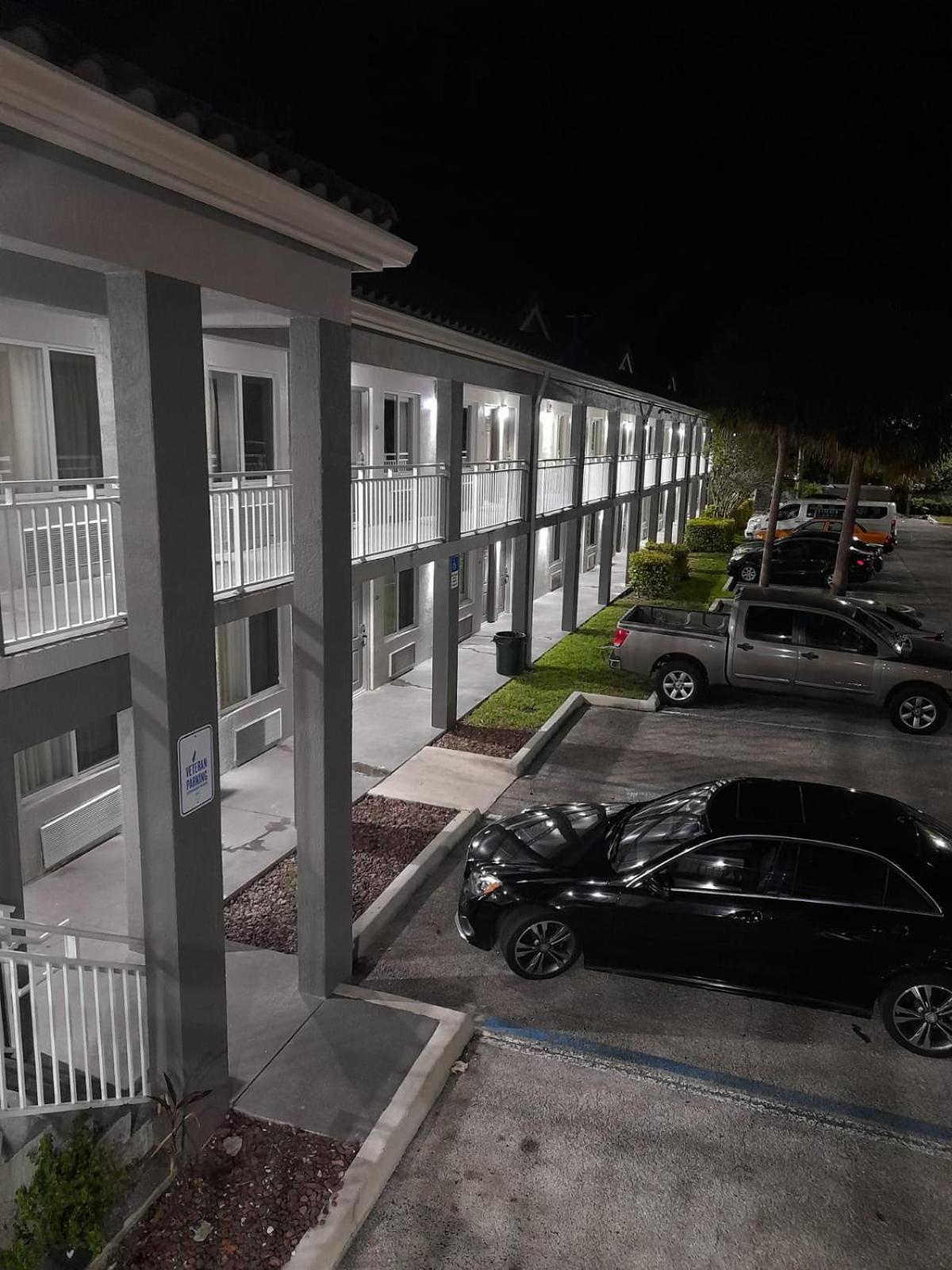 Super 8 Motel By Wyndham Near Fort Lauderdale Arpt Dania Beach Exterior foto